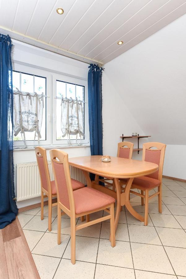 Ferienwohnung Wattgefluester Esens Exterior photo